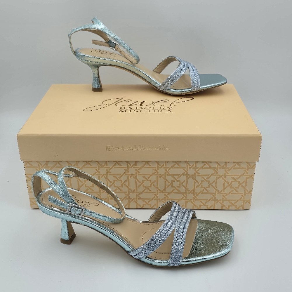 NIB Jewel Badgley Mischka Hayzel Metallic Kitten Heel Sandals, Powder Blue, 6.5
